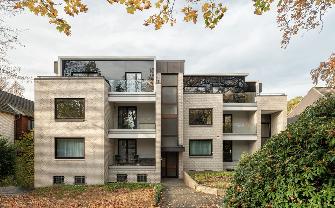 Balkone mit gläserner Absturzsicherung GM RAILING® UNI SOLO