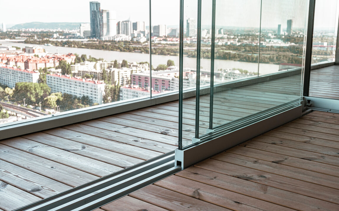 schiebesystem aussen-GM Toproll 15/24-GM Schiebesysteme-Windlast-Hochhaus-Gruenblick-Wien-Bildszene