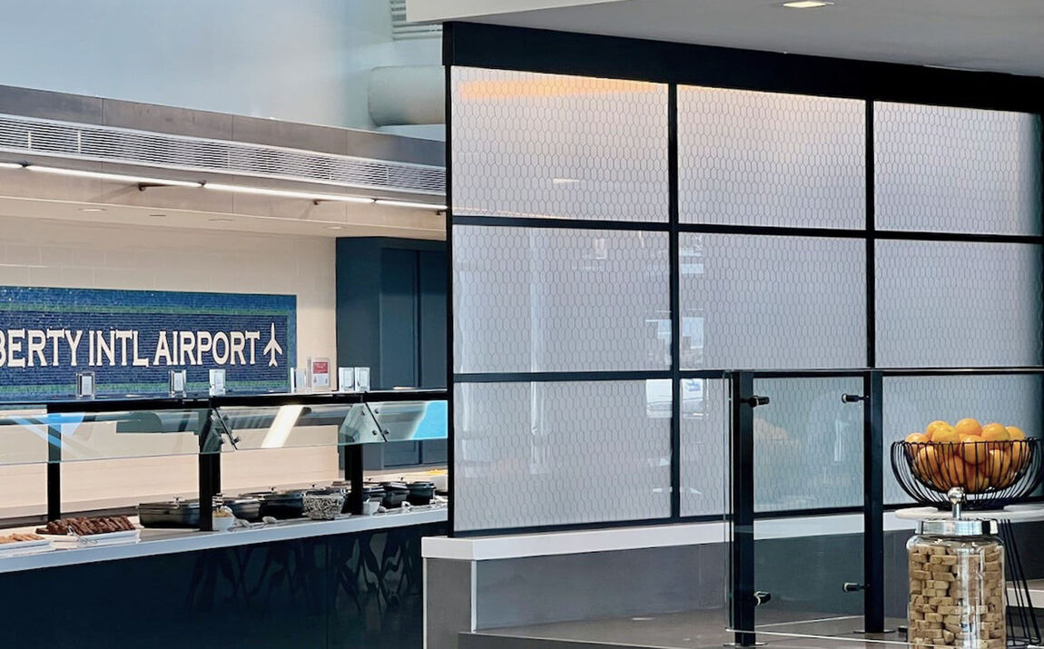 GM VSG LAMIMART United Airlines Lounge 