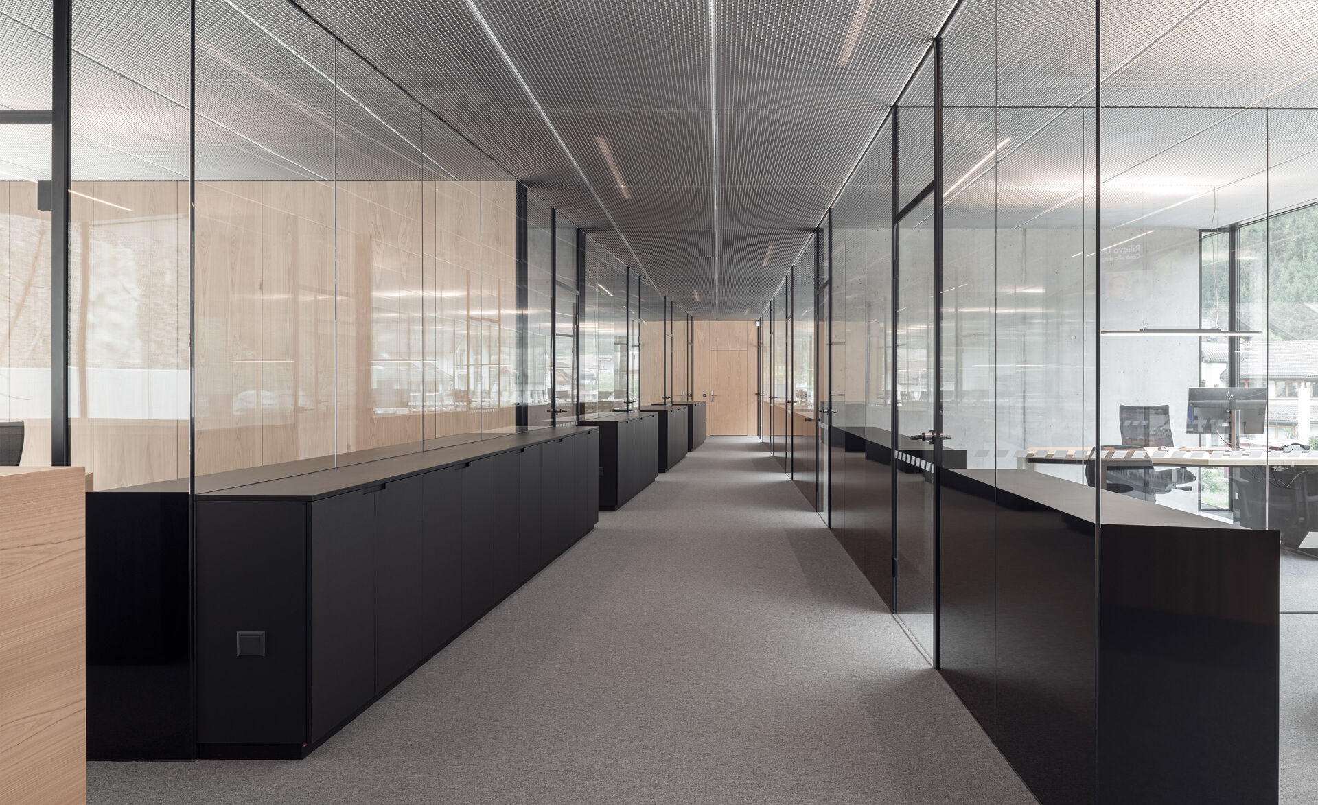 glastrennwand-GM Zargenprofile-glaswand-buerogebaeude
