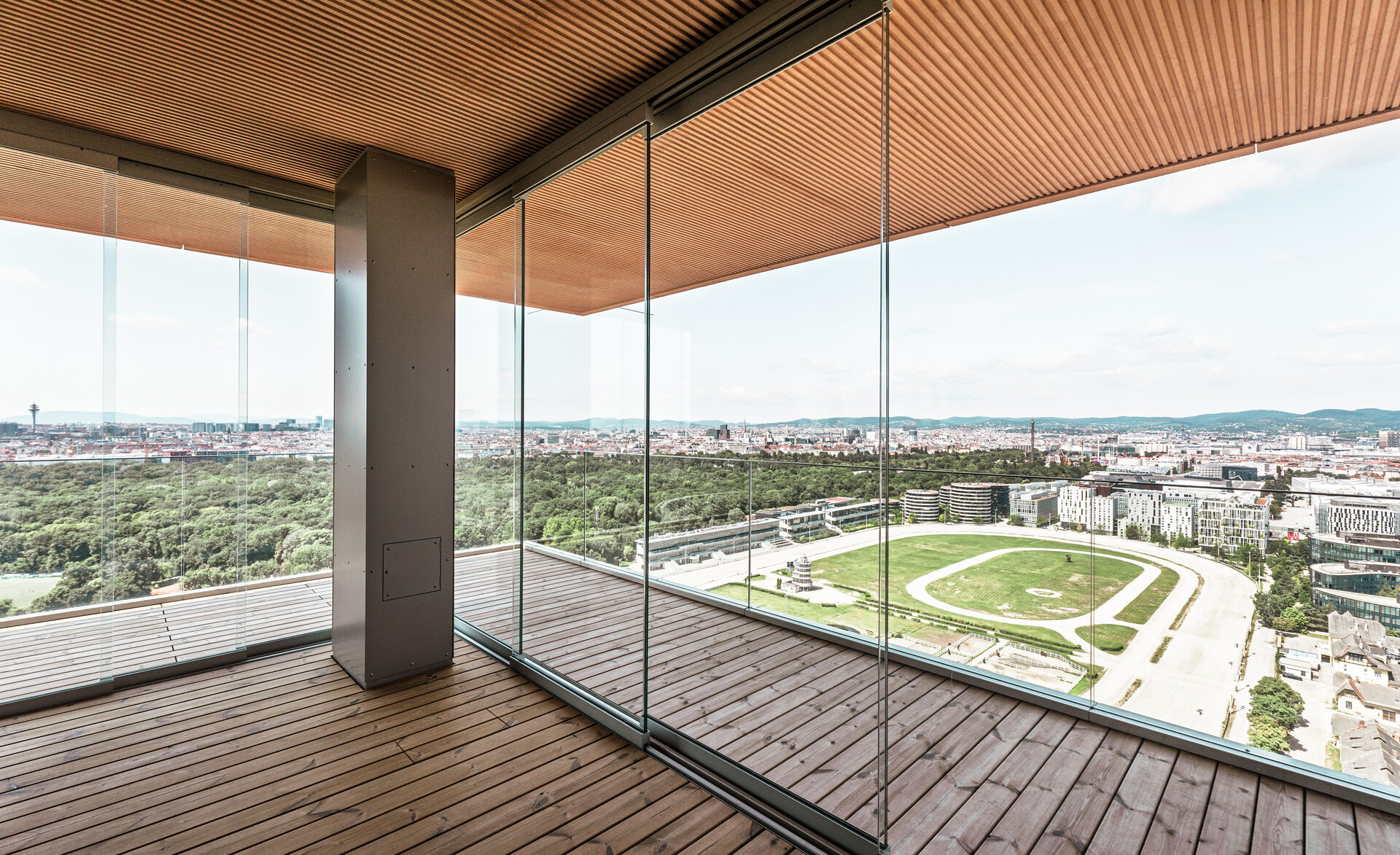 schiebesystem-GM Toproll 15/24-GM Schiebesysteme-Windlast-Hochhaus-Gruenblick-Wien-Bildszene