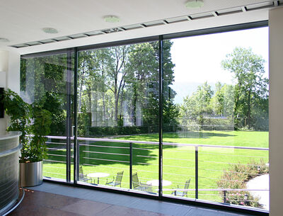 Große bodentiefe Fenster 